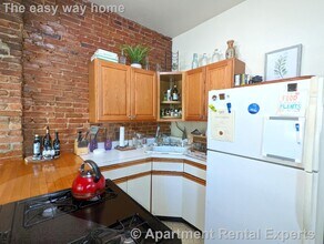 17 Howe St in Somerville, MA - Building Photo - Building Photo