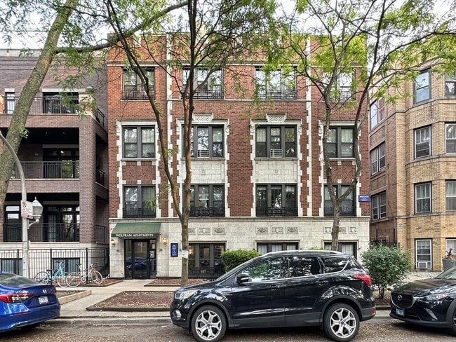 property at 840 W Wolfram St