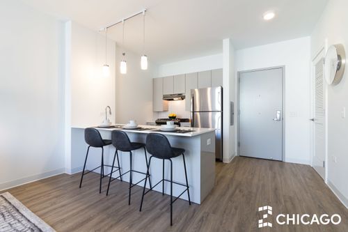 812 W Van Buren St-Unit -507 in Chicago, IL - Building Photo