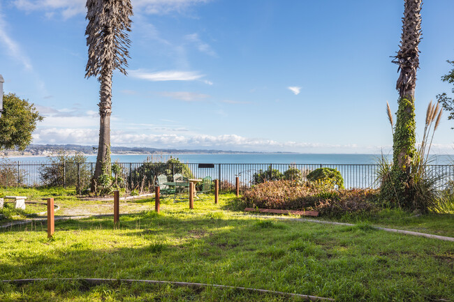 723 El Salto Dr in Capitola, CA - Building Photo - Building Photo