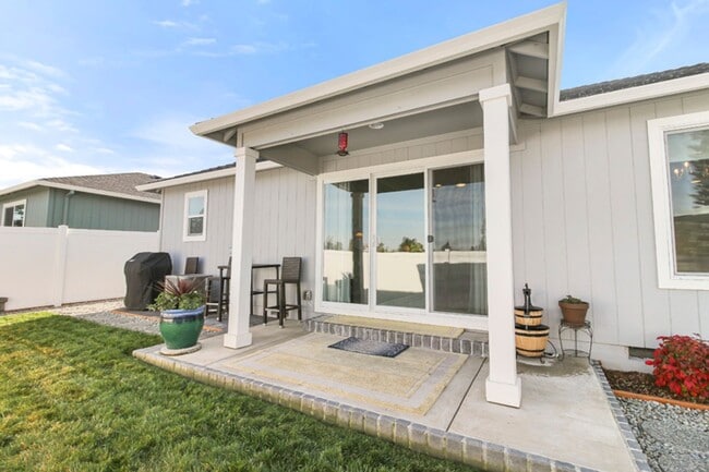 648 Nobility Dr in Medford, OR - Building Photo - Building Photo