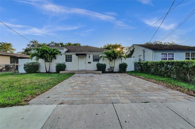 4718 NW 15th Ave in Miami, FL - Building Photo - Building Photo