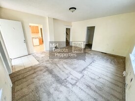 605 W 10th Ave in Mitchell, SD - Building Photo