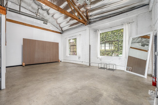 Studios at Walnut