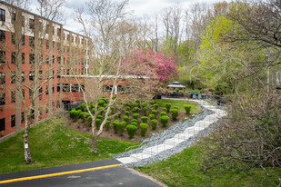 The Falls at River Point in Providence, RI - Foto de edificio - Building Photo