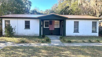 821 NE 8th Ave in Gainesville, FL - Building Photo