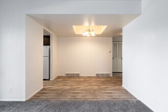 Fox Point in Old Farm in Salt Lake City, UT - Building Photo - Interior Photo