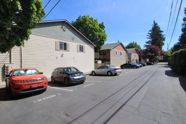 12018 SE Bush St in Portland, OR - Building Photo - Building Photo