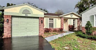 821 W Beckley Square in Davie, FL - Building Photo