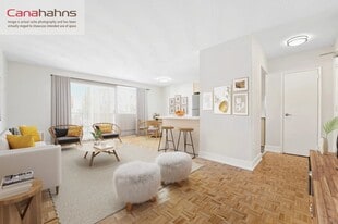 12 Park St E in Mississauga, ON - Building Photo