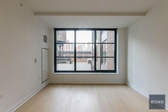 515 W 38th St in New York, NY - Building Photo - Building Photo