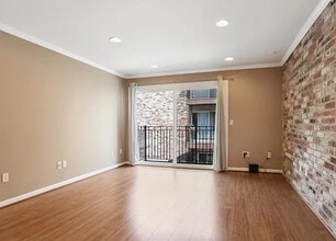 5006 Baltimore Ave, Unit 205 in Kansas City, MO - Building Photo - Building Photo