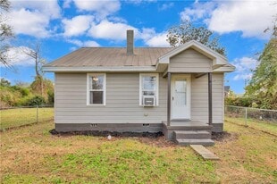 326 Hawley Ln in Fayetteville, NC - Building Photo