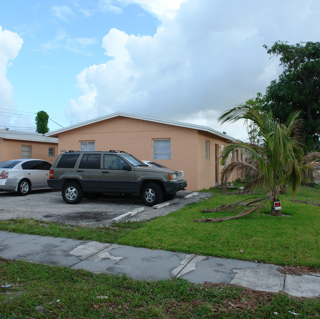 5710-5714 SW 42nd Pl in Fort Lauderdale, FL - Building Photo - Building Photo