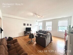 2319 W Chicago Ave-Unit -2321 - 2E in Chicago, IL - Foto de edificio - Building Photo