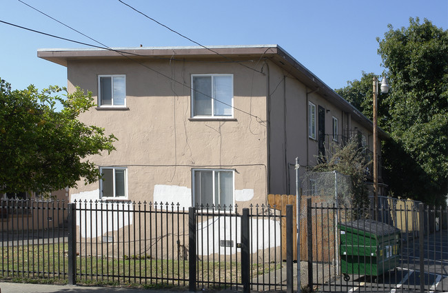 9645-9651 Holly St in Oakland, CA - Building Photo - Building Photo