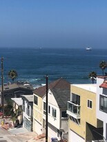 212 42nd St, Unit 212 in Manhattan Beach, CA - Building Photo