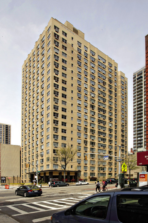 Continental East Apartments in New York, NY - Foto de edificio