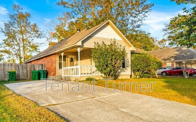 13300 St Martin Dr in Ocean Springs, MS - Building Photo - Building Photo