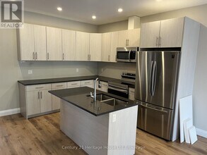 17 Wren Ct in Tillsonburg, ON - Building Photo - Building Photo