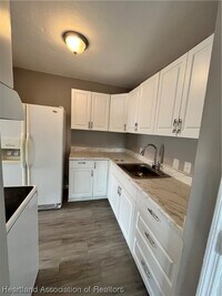 1329 Memorial Dr photo'