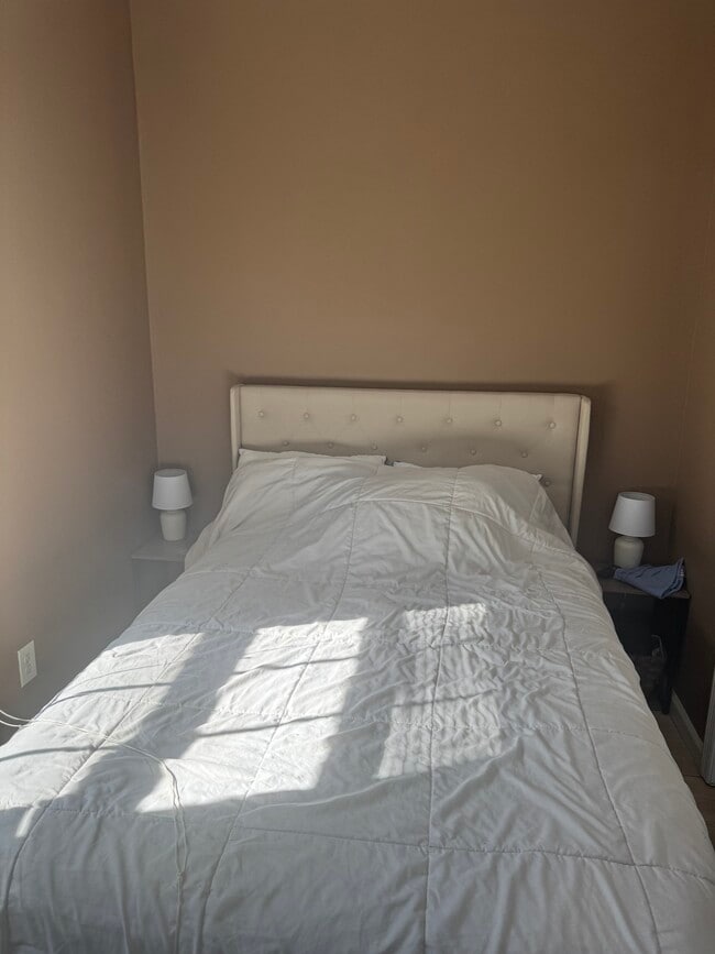 8 Spruce Ave, Unit 2 in Newburgh, NY - Building Photo - Building Photo