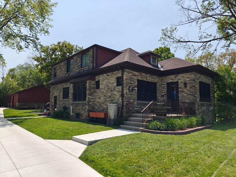 801 W Glendale Ave, Unit 801A in Glendale, WI - Building Photo