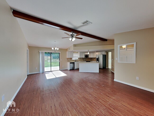 2201 Hillandale Ave in Spring Hill, FL - Building Photo - Building Photo
