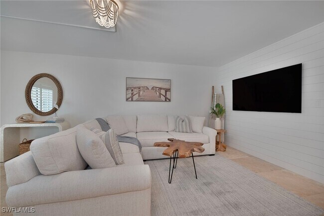 1950 Gulf Shore Blvd N in Naples, FL - Foto de edificio - Building Photo