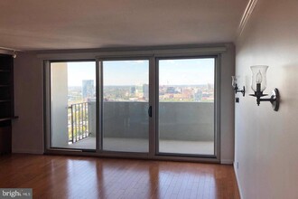 224-30 W Rittenhouse Square in Philadelphia, PA - Building Photo - Building Photo