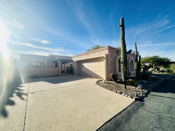 4100 E Pontatoc Canyon Dr in Tucson, AZ - Building Photo