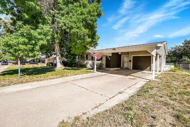 property at 1605 Rosemont Dr