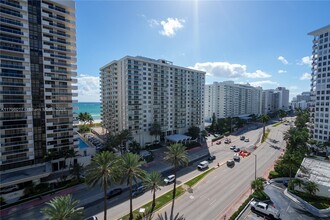 5700 Collins Ave in Miami Beach, FL - Building Photo - Building Photo