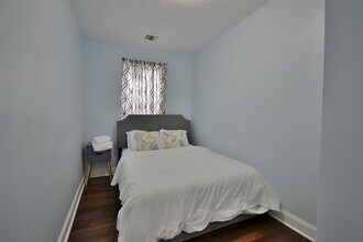294 Ege Ave in Jersey City, NJ - Building Photo - Building Photo