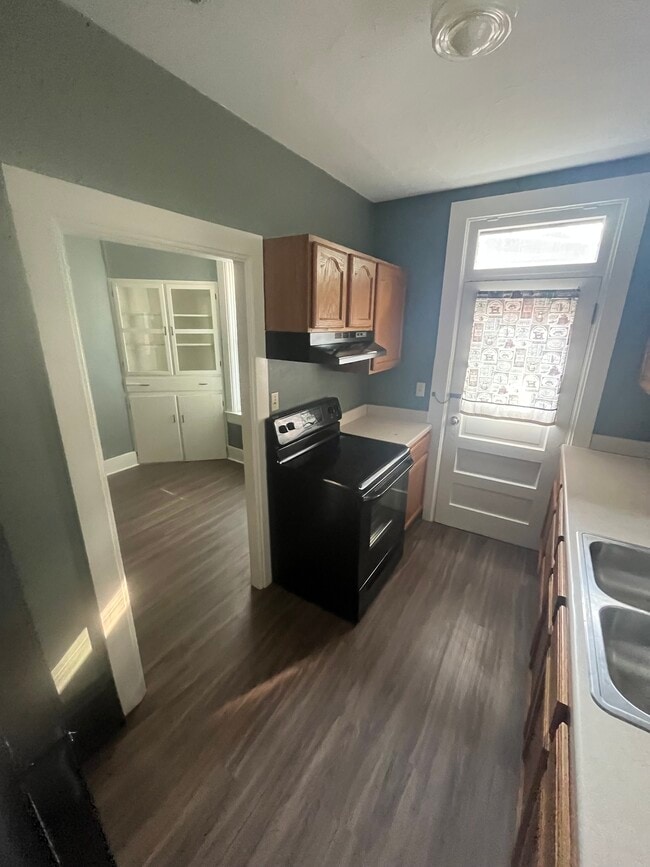 property at 725 W 3rd St