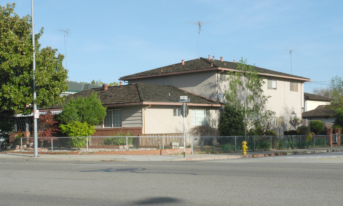 1225 W Campbell Ave in Campbell, CA - Foto de edificio