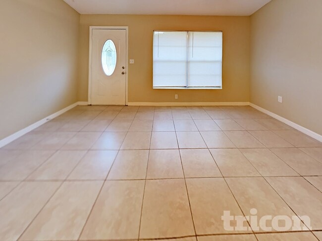 5360 Alhambra Way S in St. Petersburg, FL - Foto de edificio - Building Photo