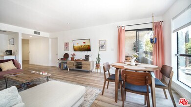 1037 N Vista St-Unit -203 in West Hollywood, CA - Building Photo - Building Photo