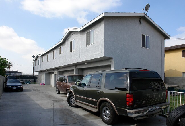 4328-4332 W 106th St in Inglewood, CA - Foto de edificio - Building Photo