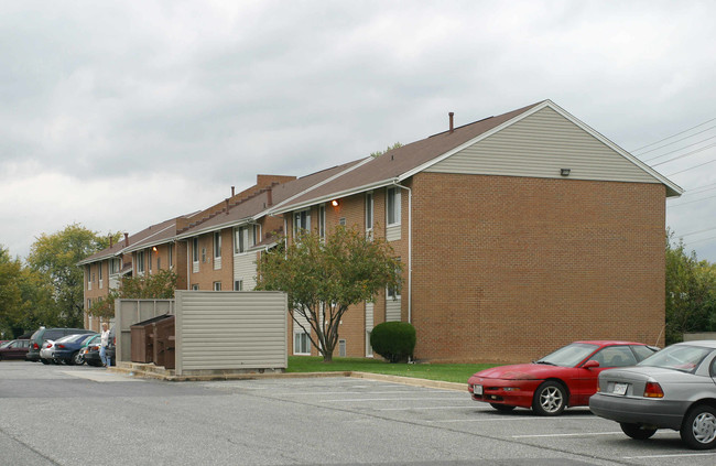 Lansdowne Apartments in Halethorpe, MD - Building Photo - Building Photo