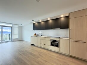 13738 Central Ave in Surrey, BC - Building Photo - Building Photo