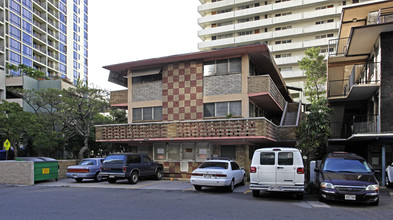 215 Paoakalani Ave in Honolulu, HI - Building Photo - Building Photo