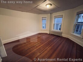 185 Lowell St, Unit #1R in Somerville, MA - Building Photo