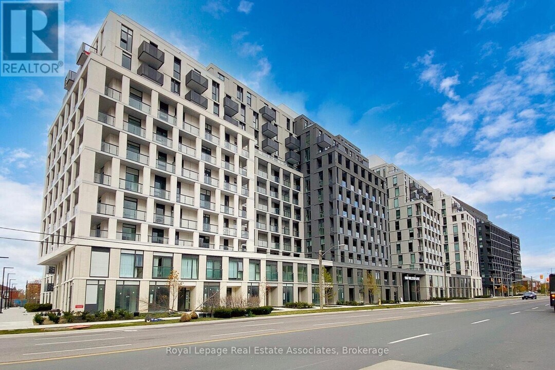 500 Wilson Ave in Toronto, ON - Building Photo