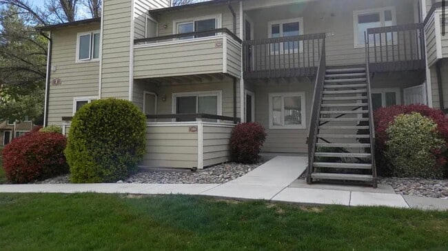 7680 Bluestone Dr in Reno, NV - Building Photo - Building Photo