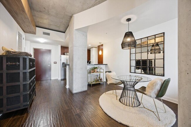 360 Nueces St in Austin, TX - Foto de edificio - Building Photo