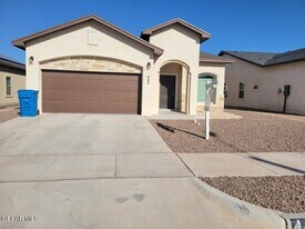 440 Soleil Rd in Socorro, TX - Building Photo