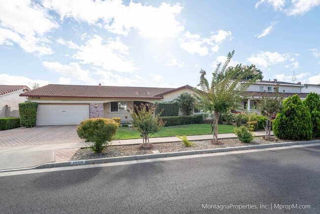 property at 1028 Tulipan Dr