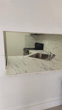4550 NW 9th St in Miami, FL - Foto de edificio - Building Photo