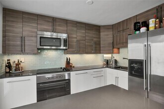 1662 Lincoln Ct-Unit -405 in Miami Beach, FL - Building Photo - Building Photo